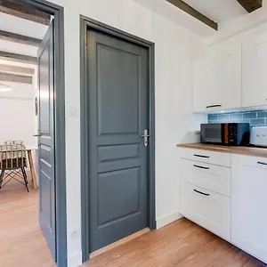 https://lescale-bleue.hotels-rhonealpes.com